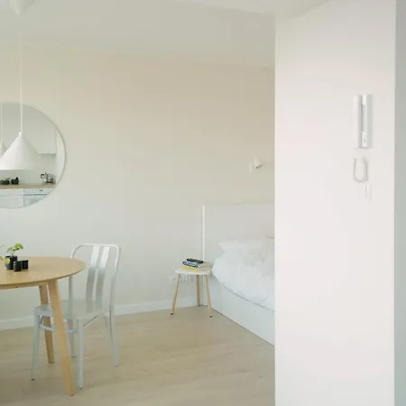 2-person In The Center Of